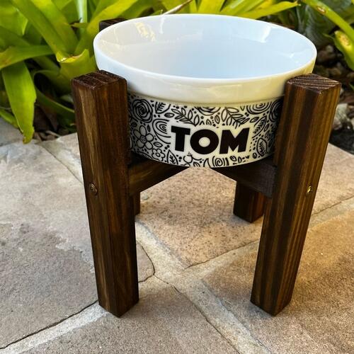 Kit Comedouro + Bebedouro Personalizados Com o Nome do Pet - Dupla de Tigelas de Cerâmica para Pets - Floral P&B