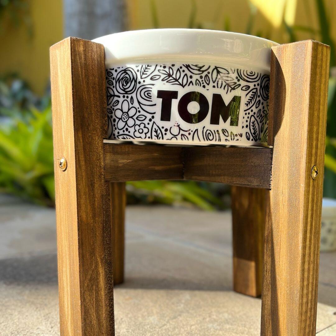 Kit Comedouro + Bebedouro Personalizados Com o Nome do Pet - Dupla de Tigelas de Cerâmica para Pets - Floral P&B