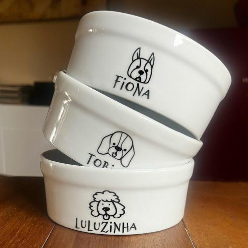 Kit Comedouro + Bebedouro Personalizados Com o Nome do Pet - Dupla de Tigelas de Cerâmica para Pets - Buldogue Inglês
