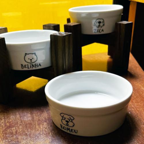 Comedouro/Bebedouro Personalizado Com o Nome do Pet - Tigela de Cerâmica para Pets - Vira Lata Peludo