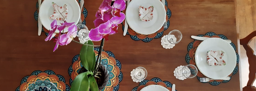 MESA POSTA: O QUE ESSE CUIDADO SIGNIFICA NA VISÃO DO FENG SHUI