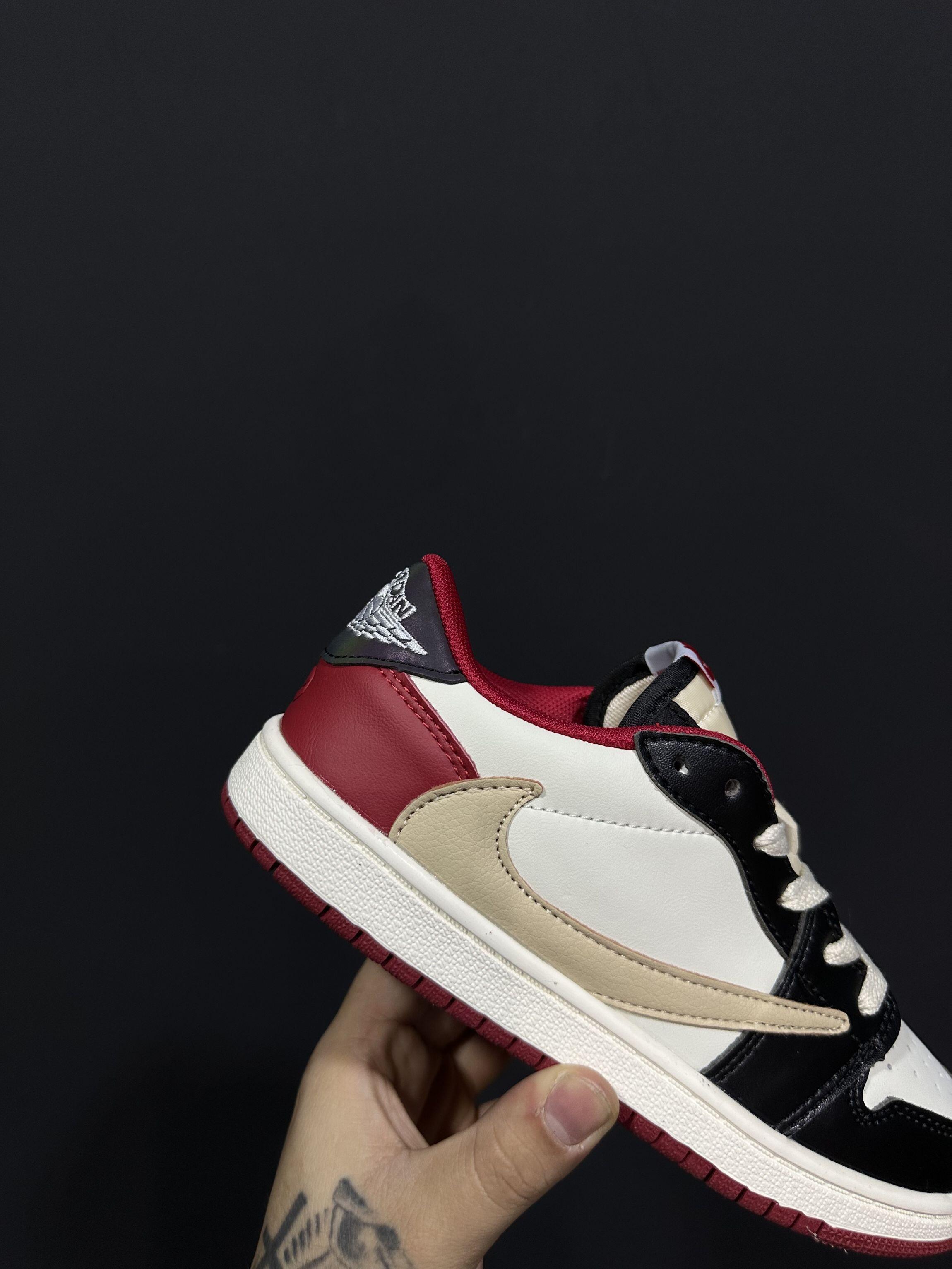 Comprar Travis Scott X Air Jordan 1 Low - R$800,00