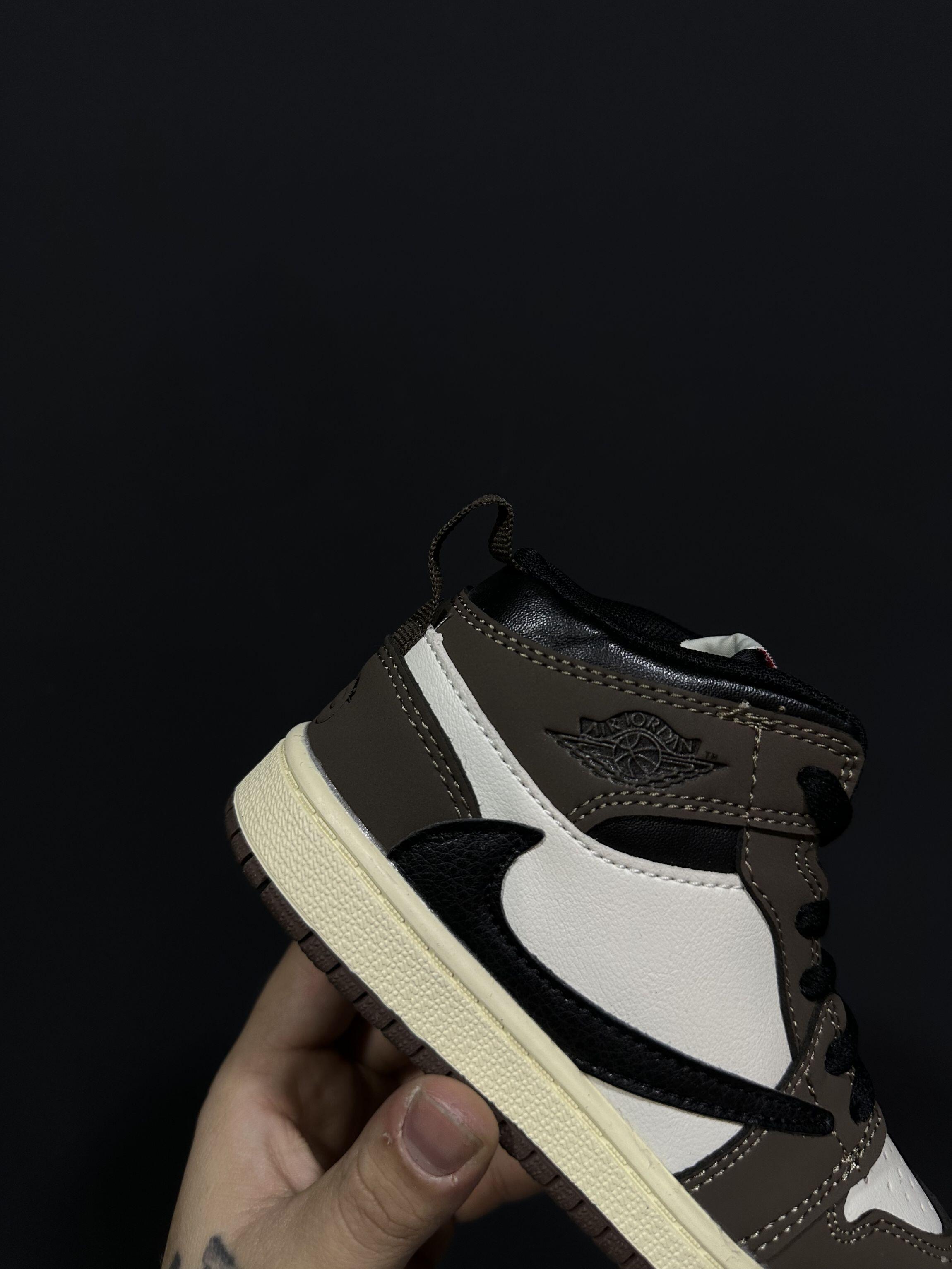 Comprar Travis Scott X Air Jordan 1 - R$800,00