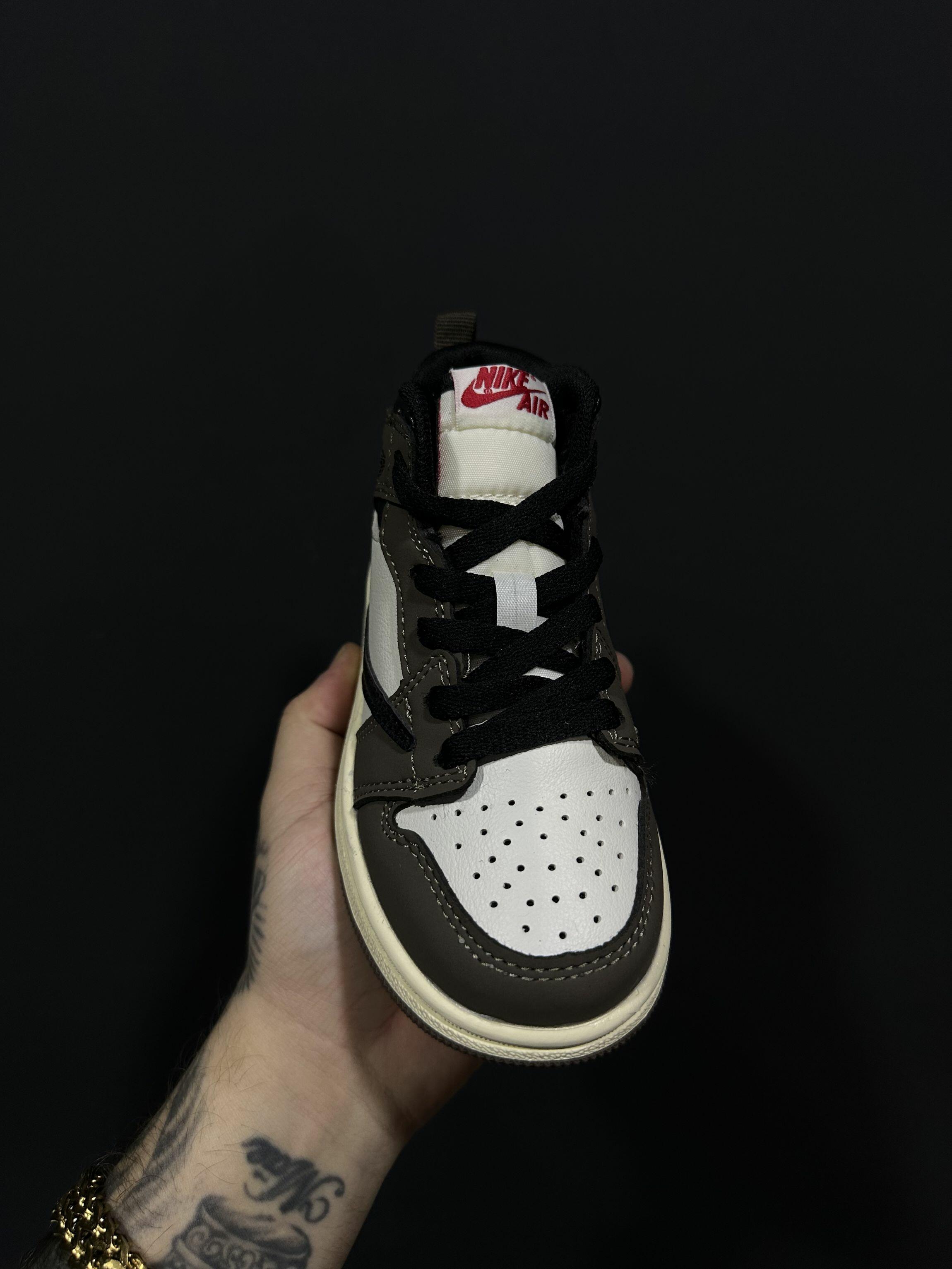 Comprar Travis Scott X Air Jordan 1 - R$800,00