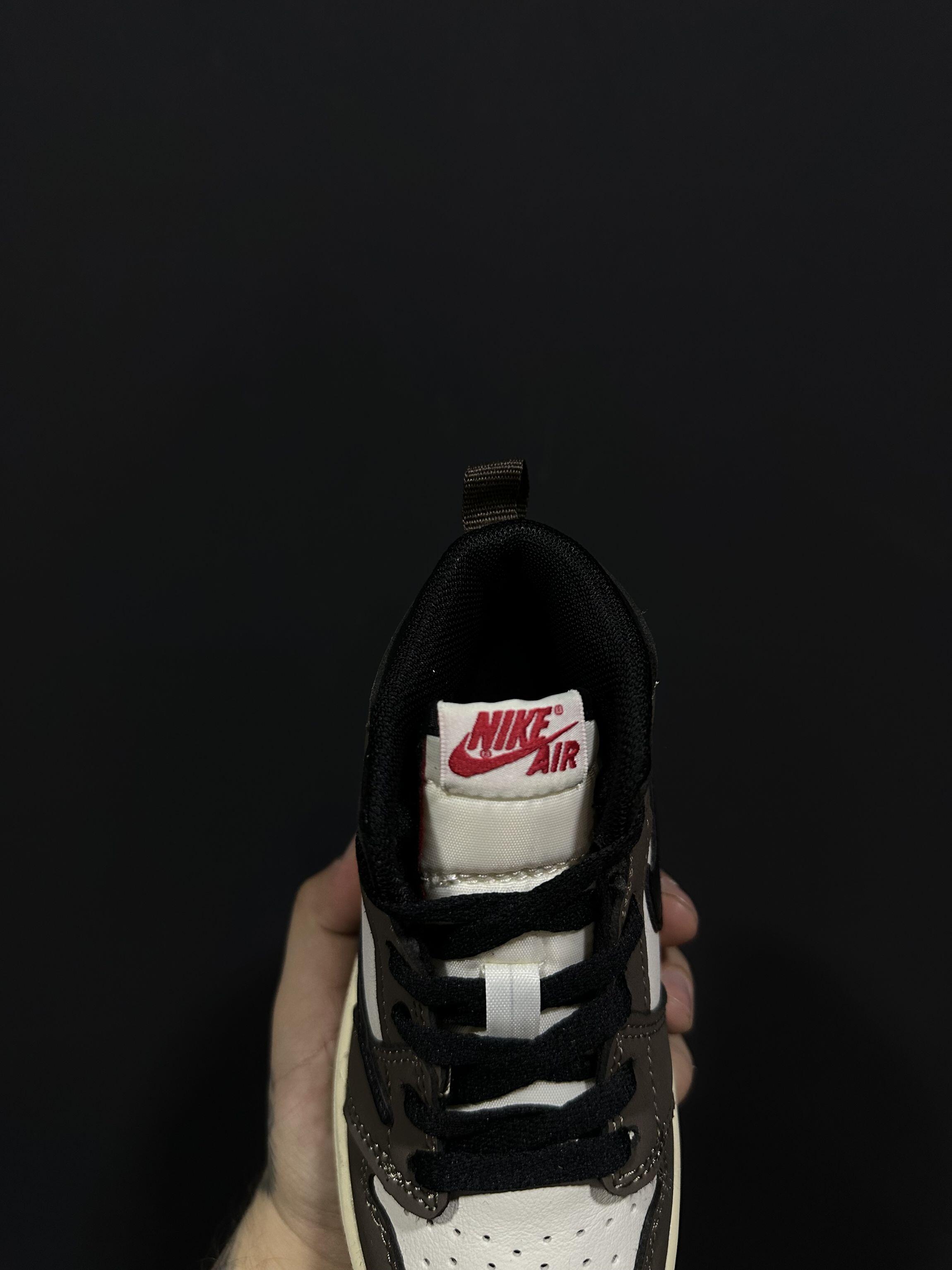 Comprar Travis Scott X Air Jordan 1 - R$800,00