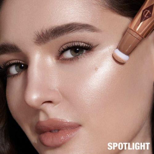 CHARLOTTE TILBURY- MINI BEAUTY HIGHLIGHTER WAND - Spotlight
