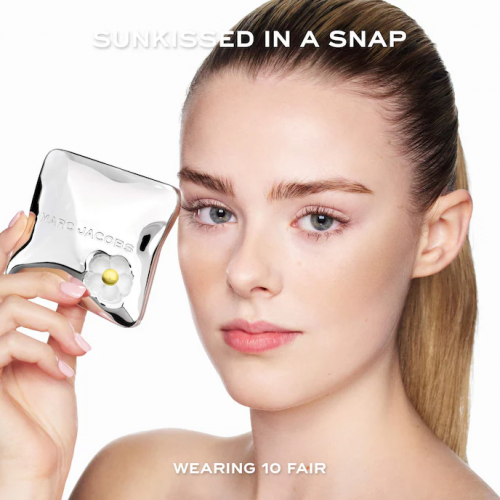 MARC JACOBS- LEGALLY BRONZE TALC-FREE BLURRING POWDER BRONZER