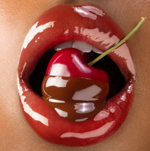 GISOU- HONEY INFUSED HYDRATING LIP OIL- CHERRY CHOCOLATE
