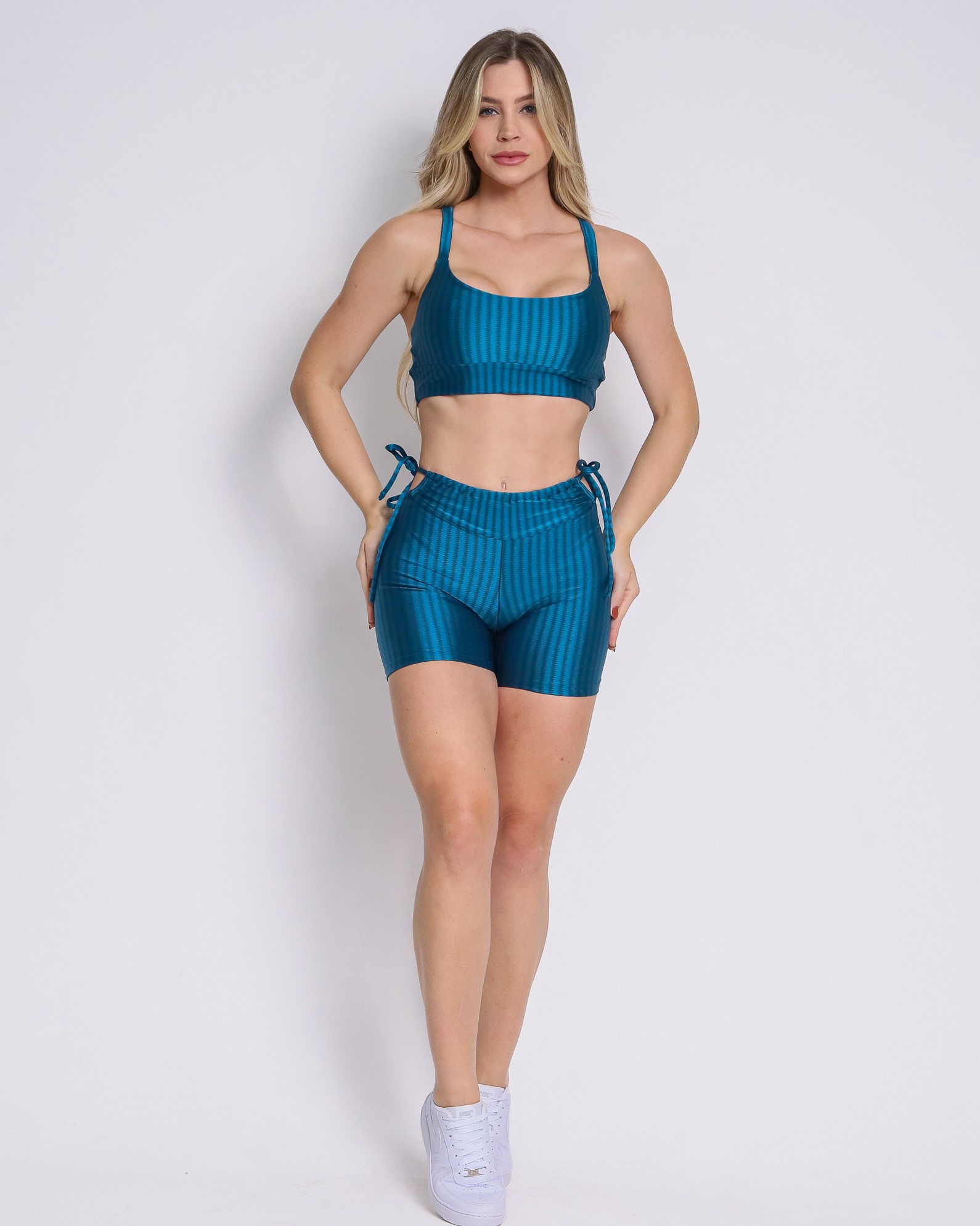 Conjunto Short Empina Ajuste Cirre Petróleo + Top Tai
