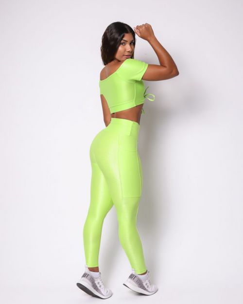 Conjunto Calça Legging Básica Bolso Compressão + Top Manguinha