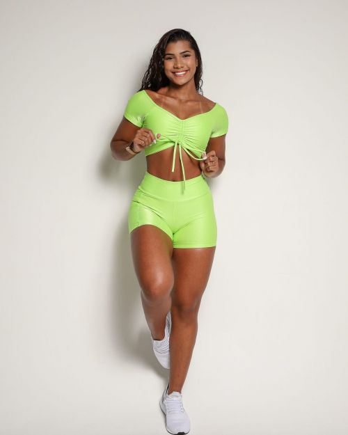 Conjunto Short Bolso Duplo Compress�o + Top Manguinha