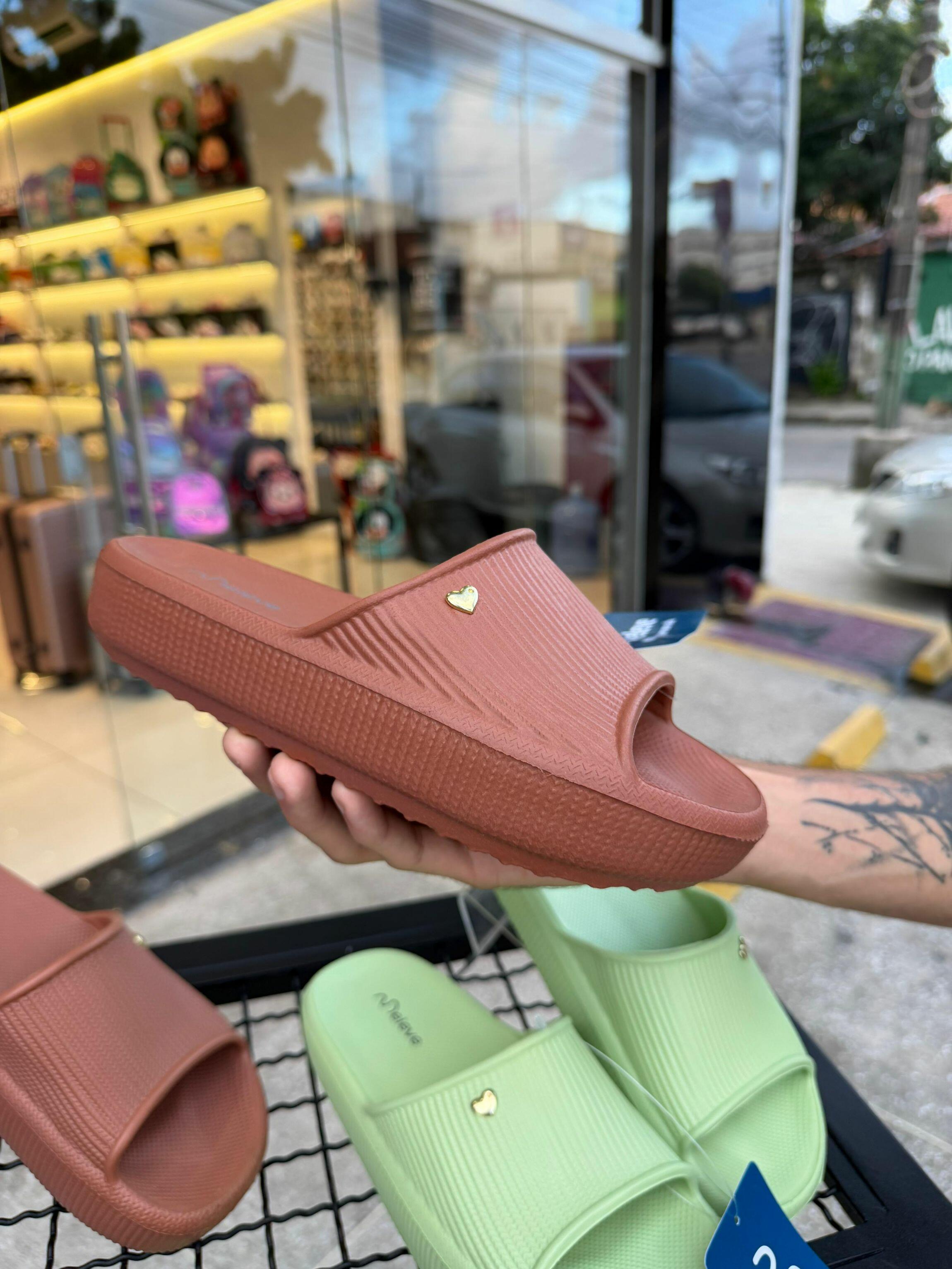 Chinelo meleve em eva slide - Caqui