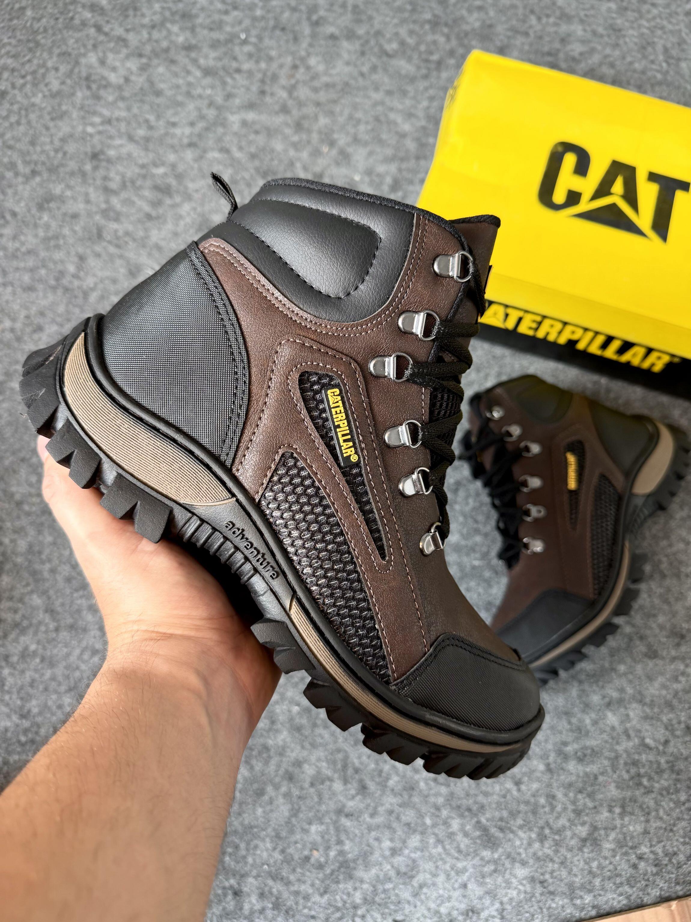 Bota cano C A T em couro sintético Ref.HP1 - Café