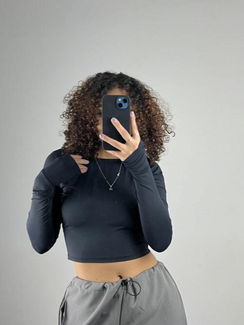 CROPPED NANDA MANGA LONGA