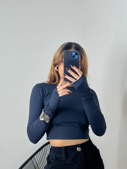 CROPPED NANDA MANGA LONGA