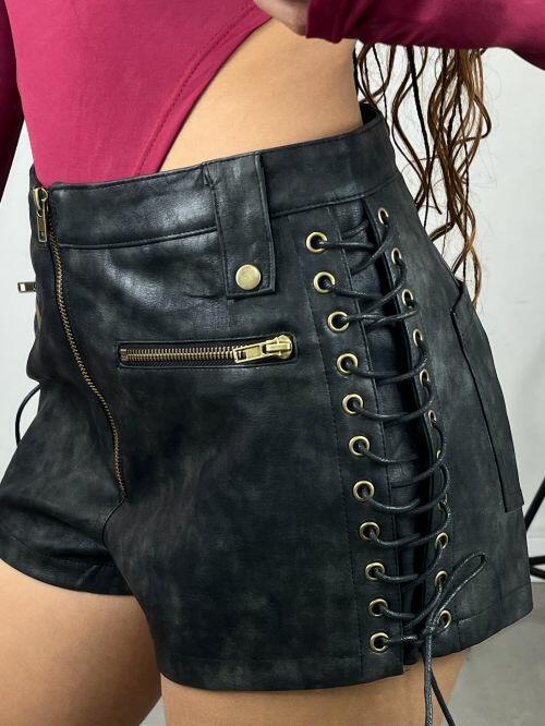 MINI SHORT COURO ESTONADO AMARRA��O