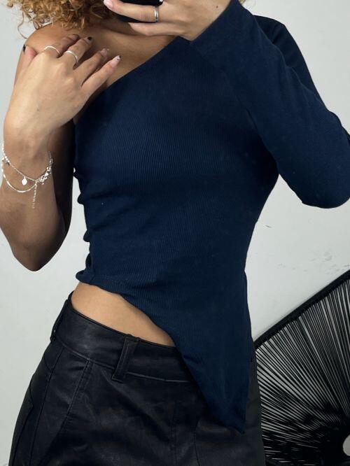 BLUSA ASSIMETRICA NULA MANGA