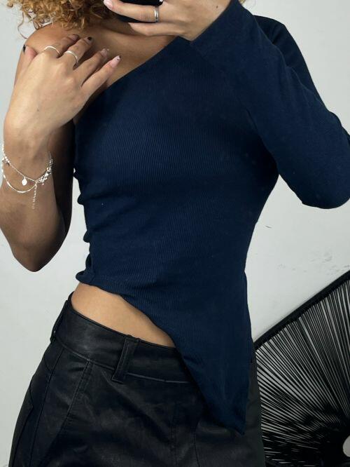BLUSA ASSIMETRICA NULA MANGA