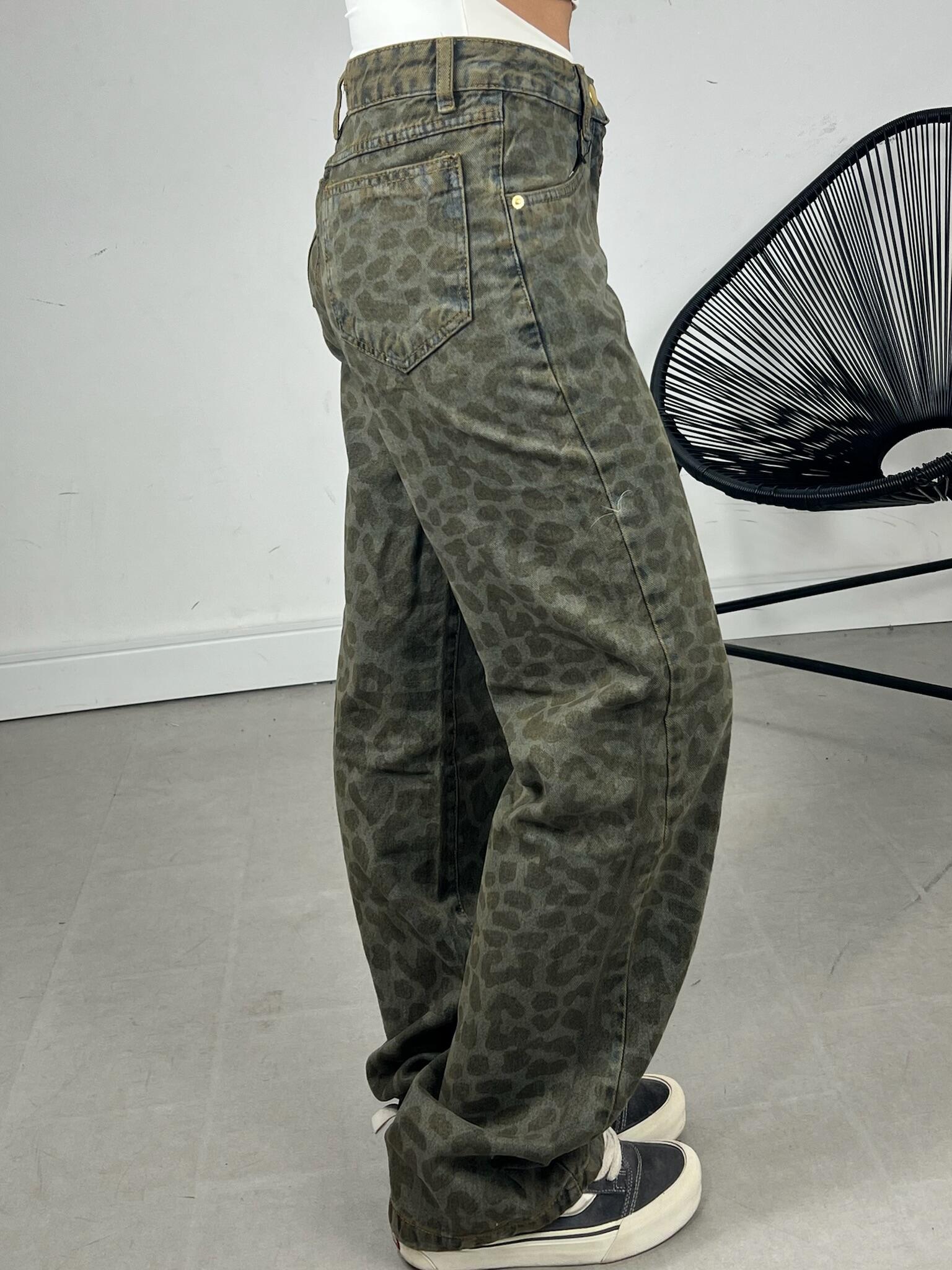 CALÇA WIDELEG RETA ESTAMPADA ONÇA