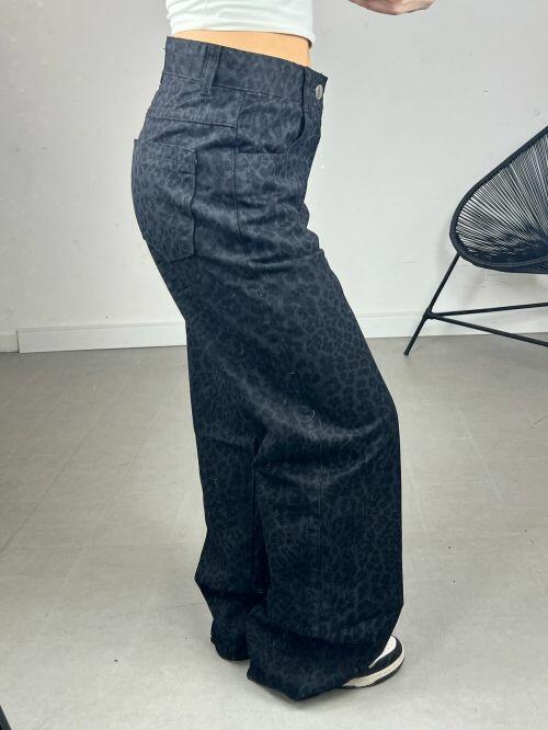 WIDELEG JEANS ON�A
