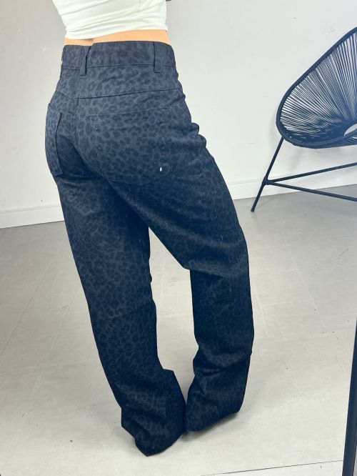 WIDELEG JEANS ON�A