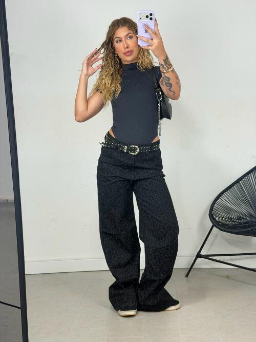 WIDELEG JEANS ON�A