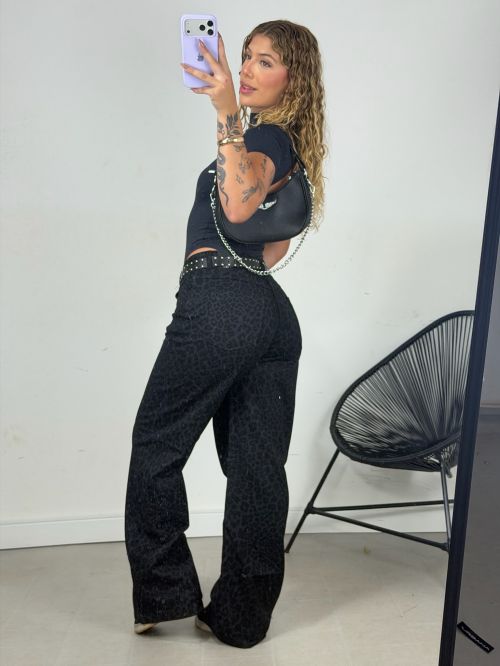 WIDELEG JEANS ON�A