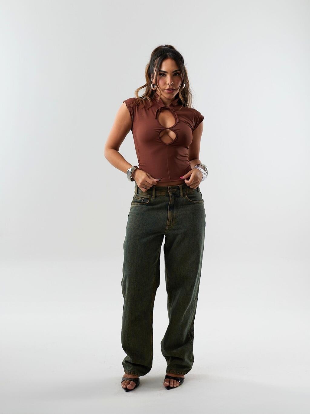 BLUSA RECORTE GOLA AMARRAÇÃO
