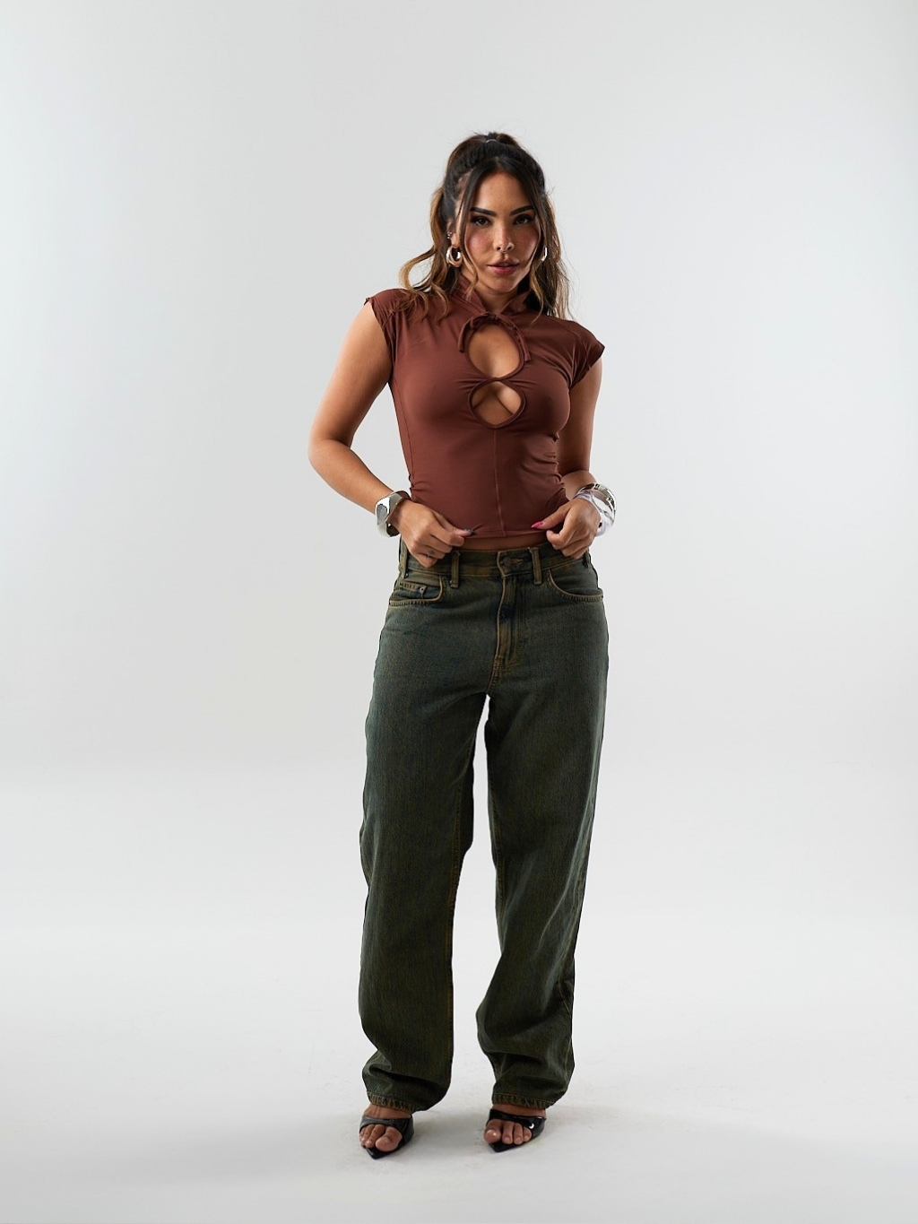 BLUSA RECORTE GOLA AMARRAÇÃO