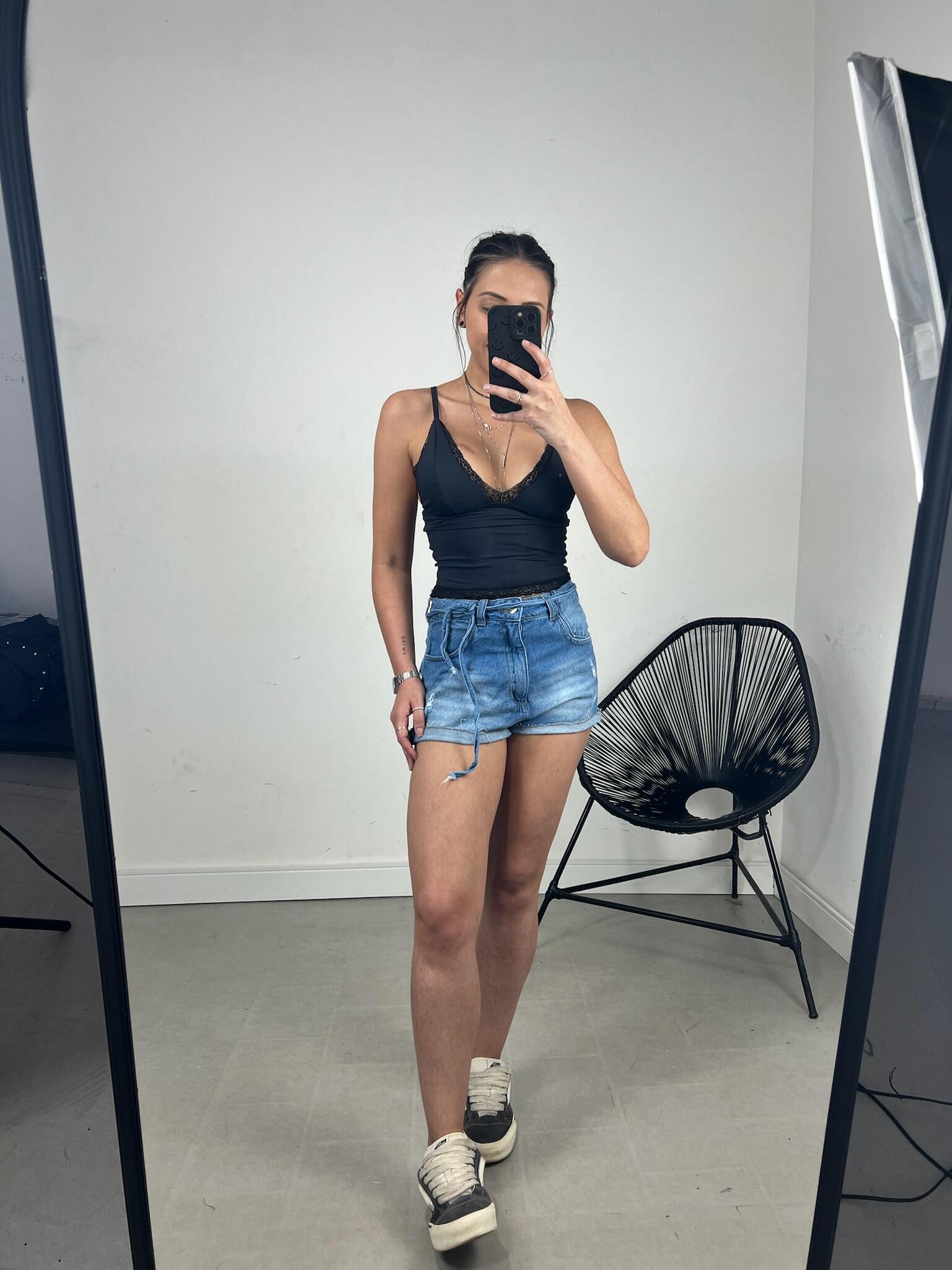 SHORT JEANS AMARRAÇÃO BARRA A FIO