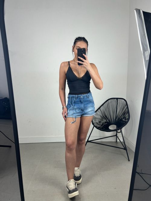 SHORT JEANS AMARRAÇÃO BARRA A FIO