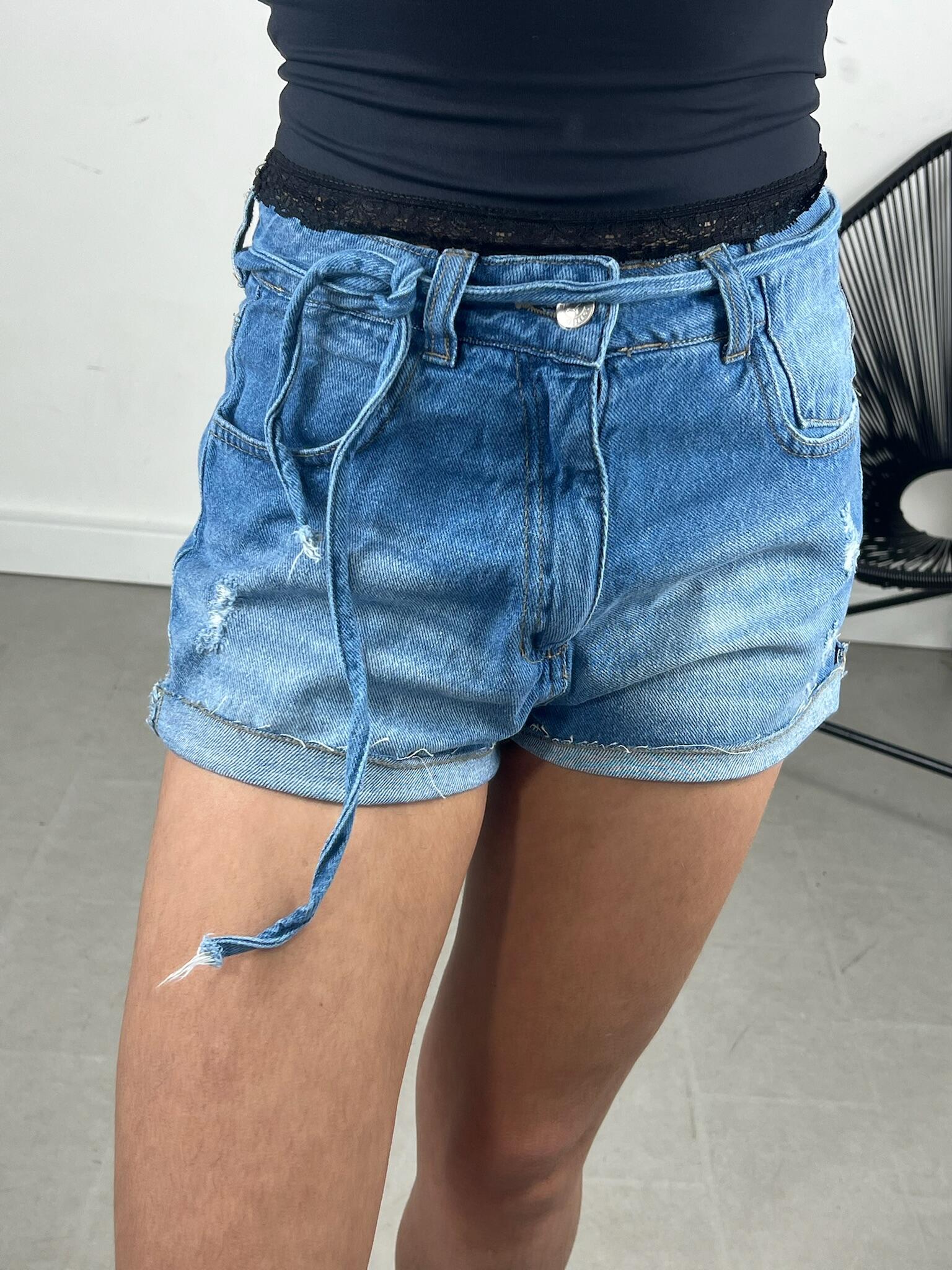 SHORT JEANS AMARRAÇÃO BARRA A FIO