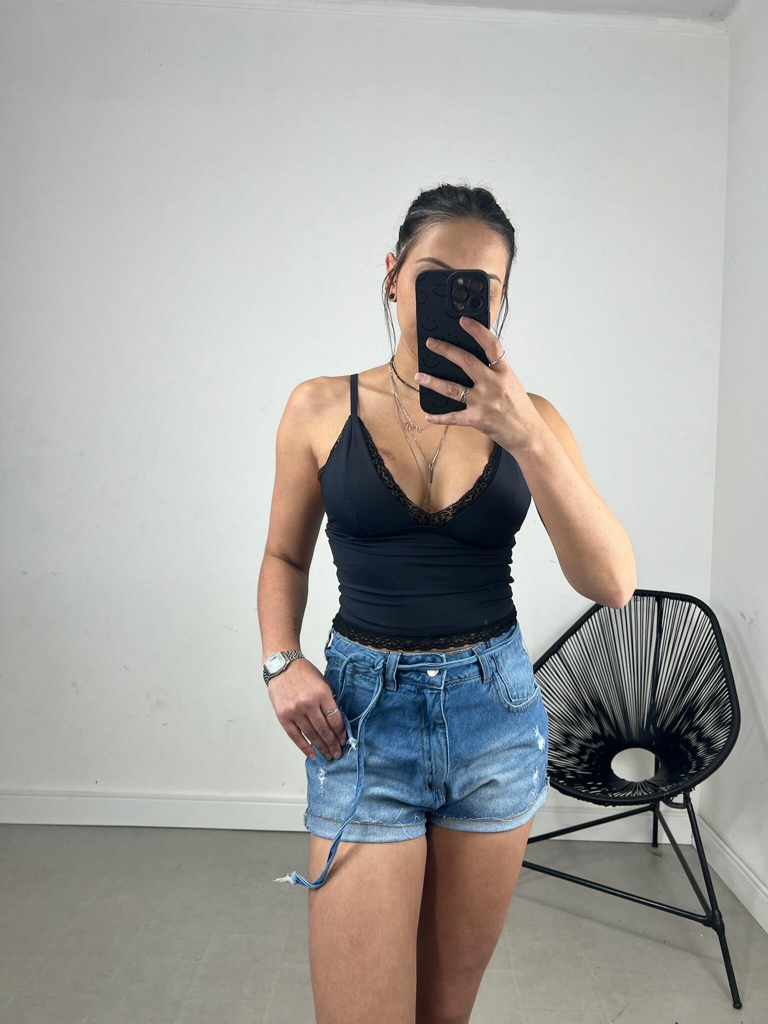 SHORT JEANS AMARRAÇÃO BARRA A FIO