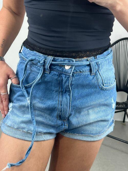 SHORT JEANS AMARRAÇÃO BARRA A FIO
