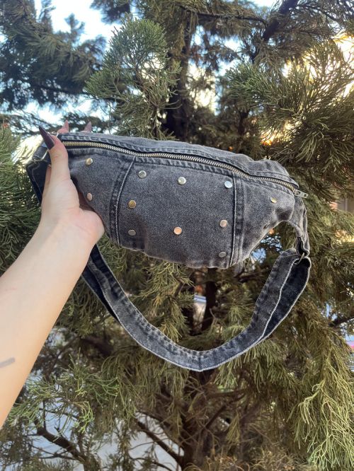 POCHETE JEANS TACHINHAS