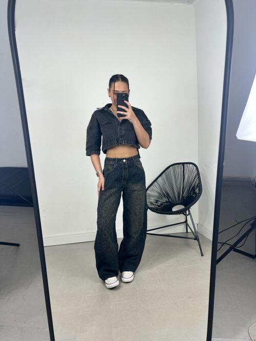 CAL�A JEANS BALLON ON�A DARK