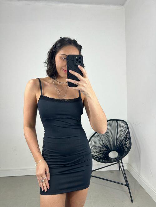 VESTIDO RETO POLIAMIDA RENDA