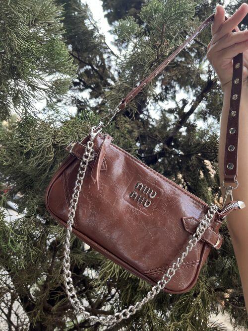 BOLSA 3 ALÇAS FIVELA TACHINHAS