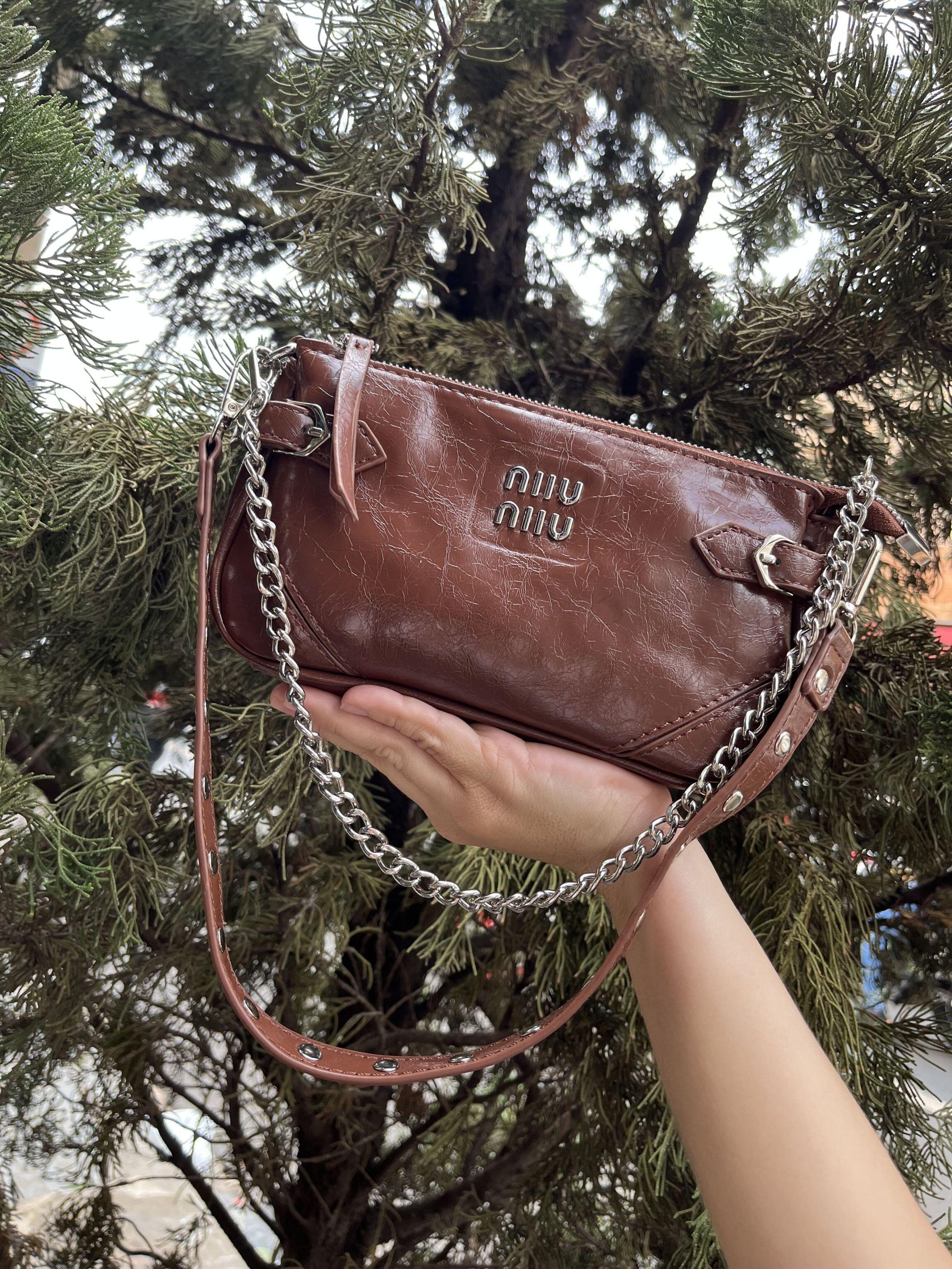 BOLSA 3 ALÇAS FIVELA TACHINHAS