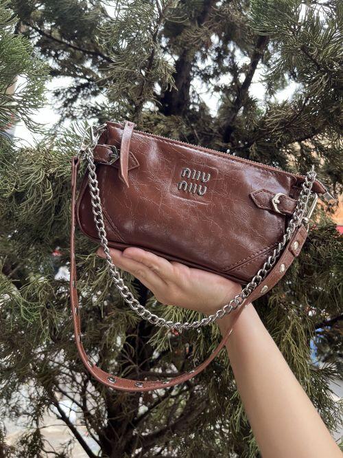 BOLSA 3 ALÇAS FIVELA TACHINHAS