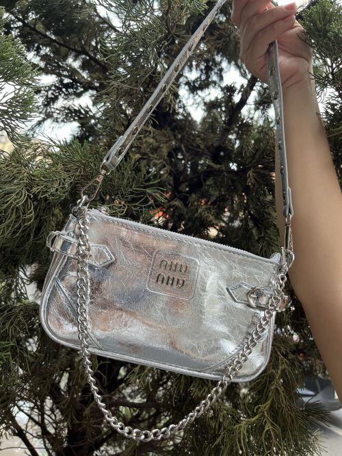 BOLSA 3 ALÇAS FIVELA TACHINHAS