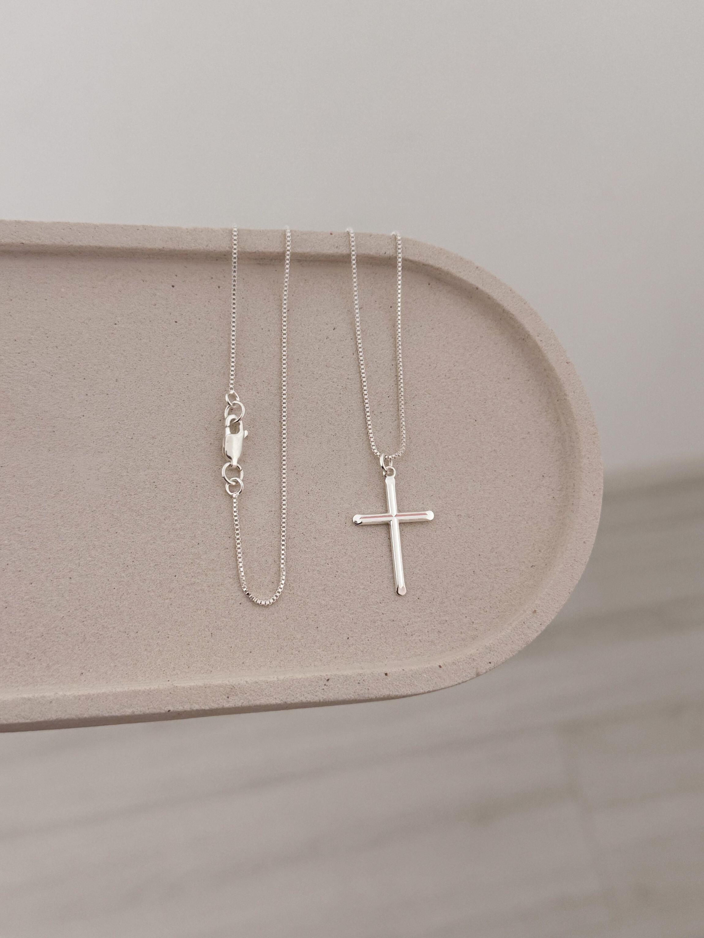 Colar masculino Cruz detalhada - Prata cod1529