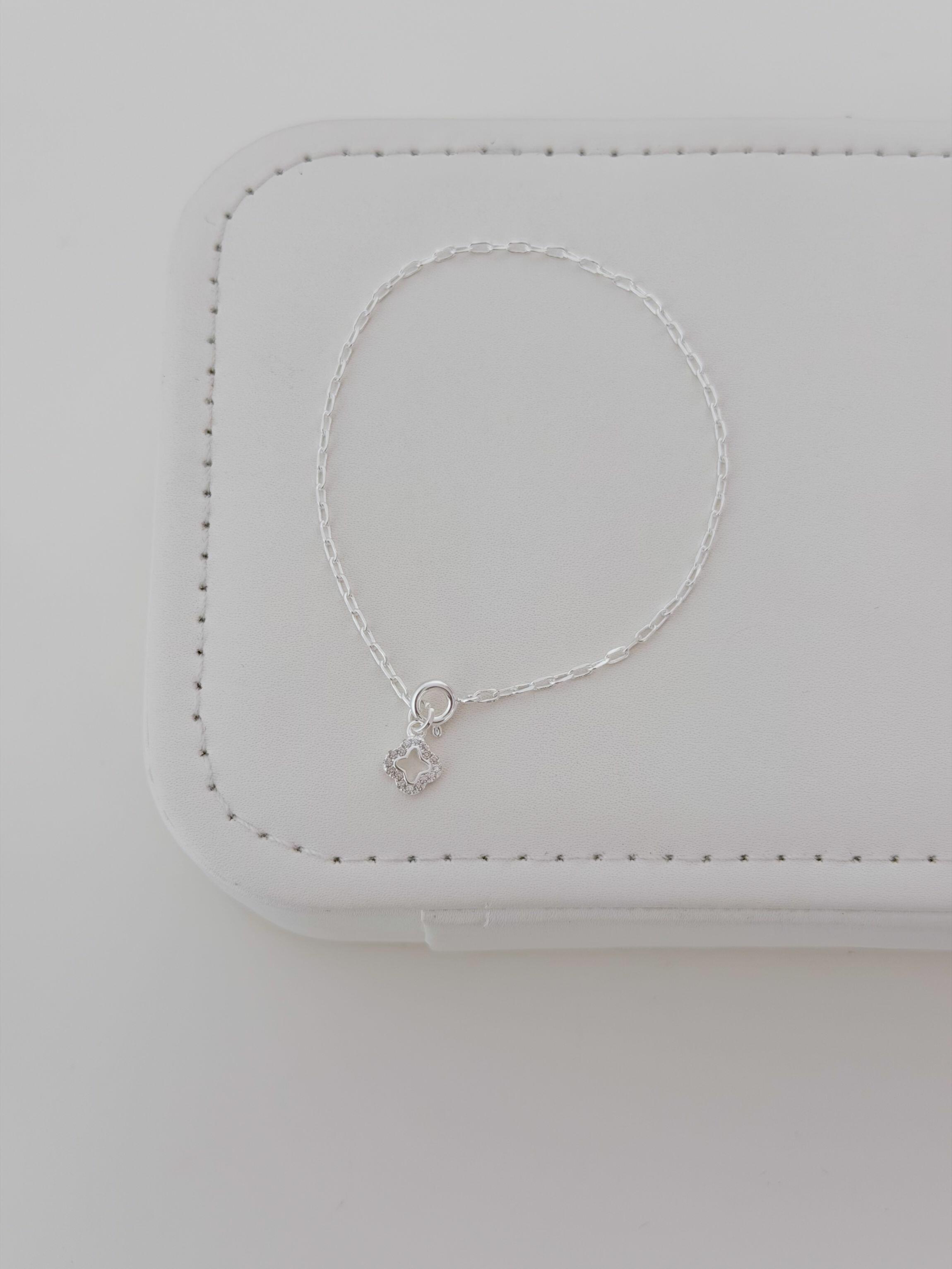 Pulseira fecho boia trevo cravejado - Prata cod704