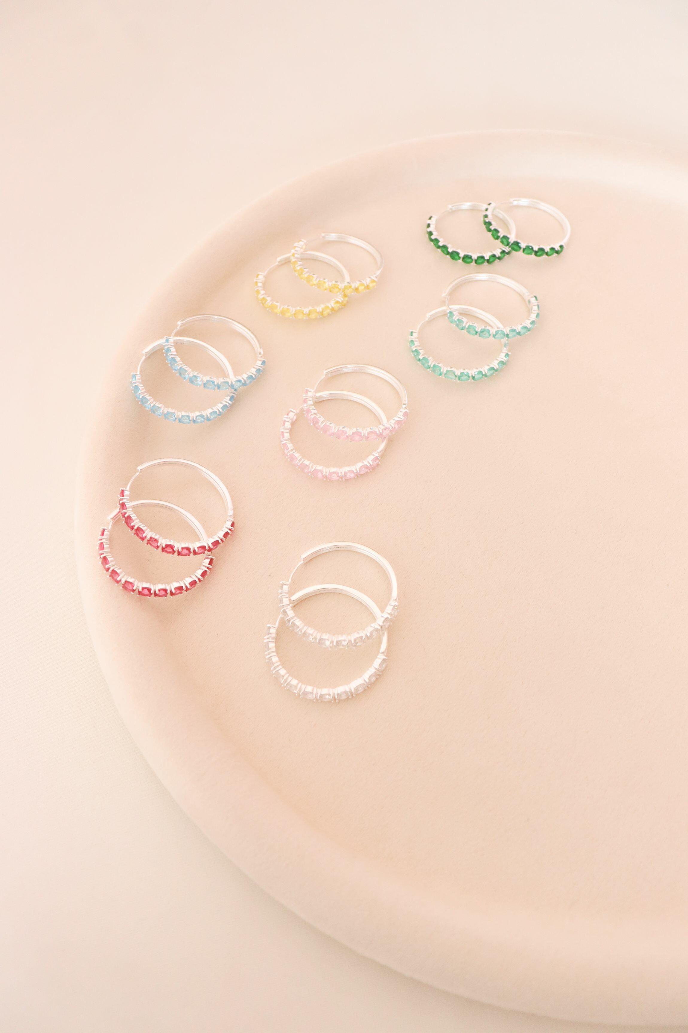 Argola zircônias redondas G - Prata cod317
