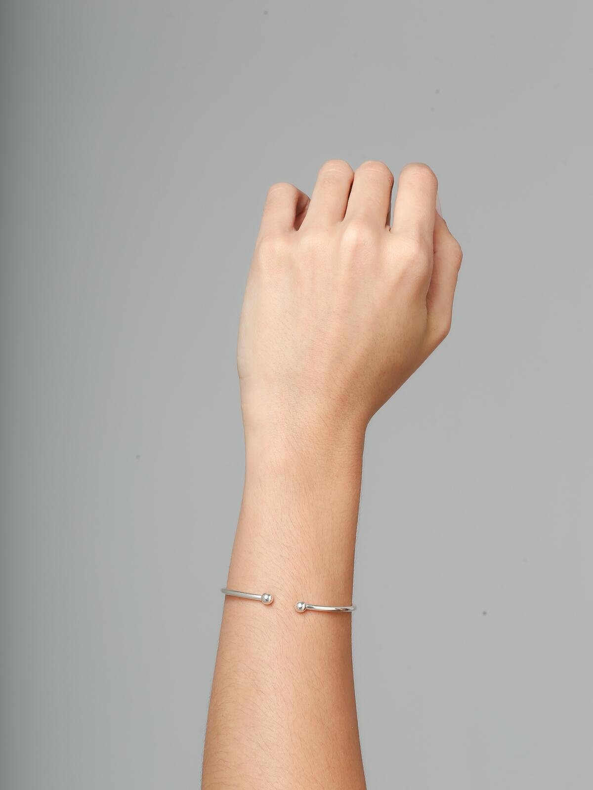 Bracelete Rígido de Prata Bolinhas Liso