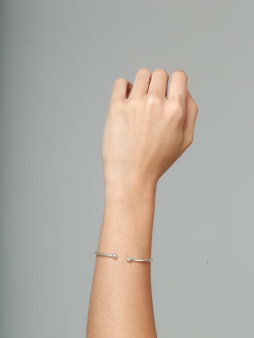 Bracelete Rígido de Prata Bolinhas Liso