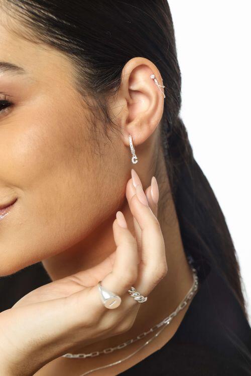 Brinco de Prata Argola Letra Inicial Cravejada