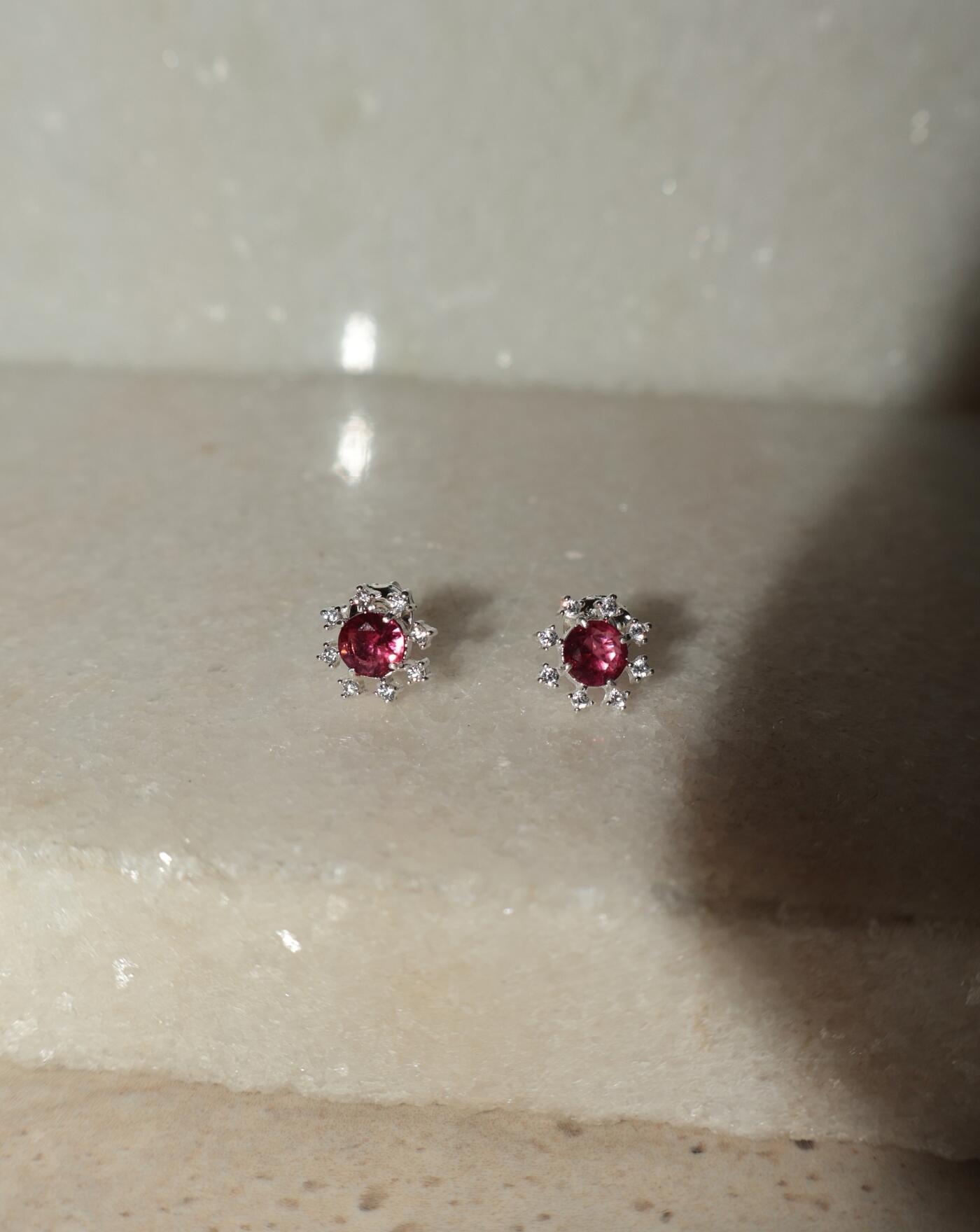 Brinco de Prata Ponto de Luz Rubelita com Moldura