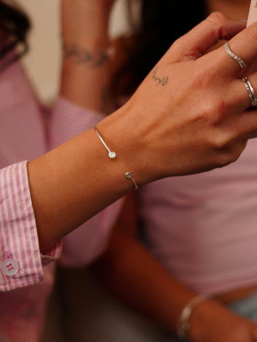 Bracelete de Prata Cravejado com Pontos de Luz