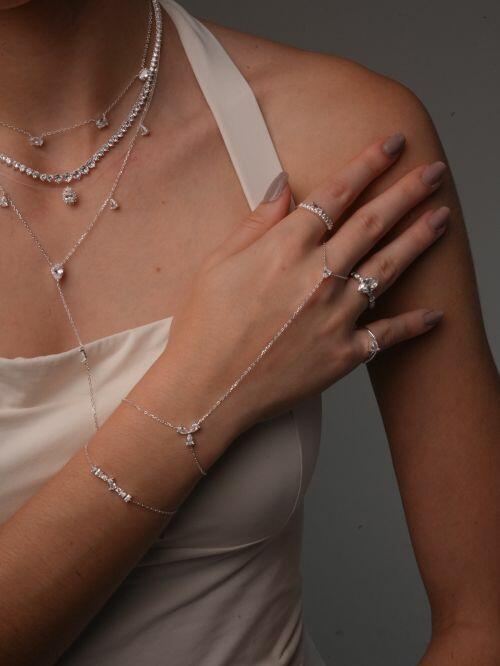 Handchain de Prata Gota com Zircônias